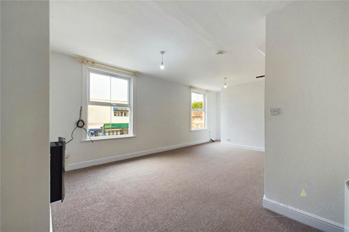 2 Bedroom Flat To Rent In Harborough Road, Kingsthorpe, Northampton, NN2