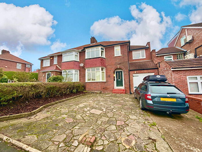 4 Bedroom Semi Detached House For Sale In Lodore Gardens, Kingsbury, London, NW9