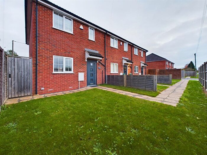 3 Bedroom End Of Terrace House For Sale In Macs Close, Padworth, Reading, RG7