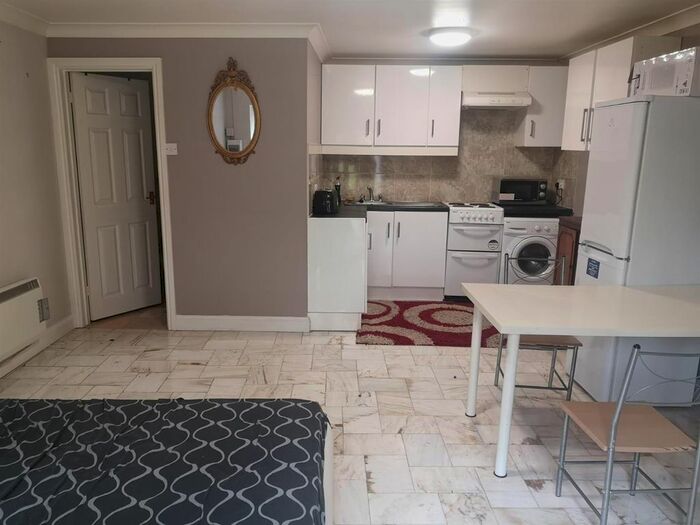 Studio To Rent In Valley Road, Rickmansworth, WD3