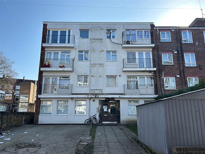 3 Bedroom Flat For Sale In Fountayne Road, London, N16