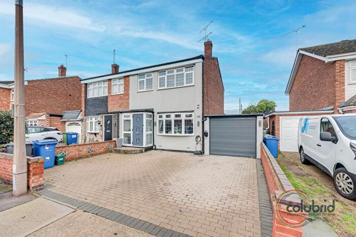 3 Bedroom Semi-Detached House For Sale In Alderman Walk, Stanford-Le-Hope, SS17