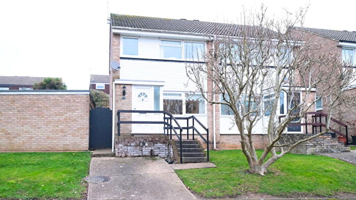 3 Bedroom Semi-Detached House For Sale In Stonechat Road, Billericay, CM11