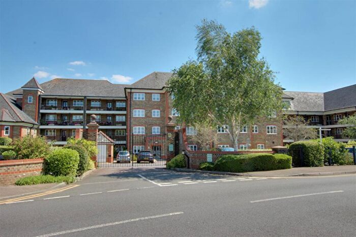2 Bedroom Retirement Property To Rent In Newsholme Drive, London, N21