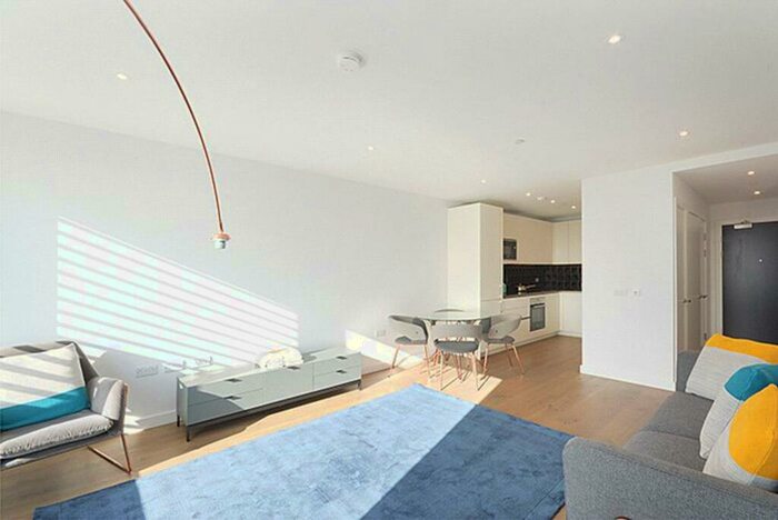 1 Bedroom Flat To Rent In Deacon Street, Elephant And Castle, London, SE17