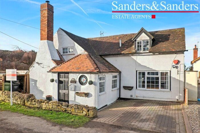 3 Bedroom Detached House For Sale In Evesham Road, Cookhill, Alcester, B49