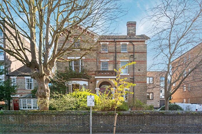 3 Bedroom Flat To Rent In Carlton Drive, Putney, SW15