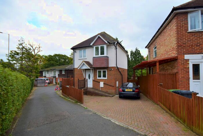 5 Bedroom Detached House To Rent In Ash Grove, Guildford, GU2