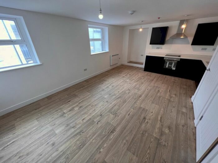 1 Bedroom Flat To Rent In Water Street, Carmarthen, Carmarthenshire, SA31