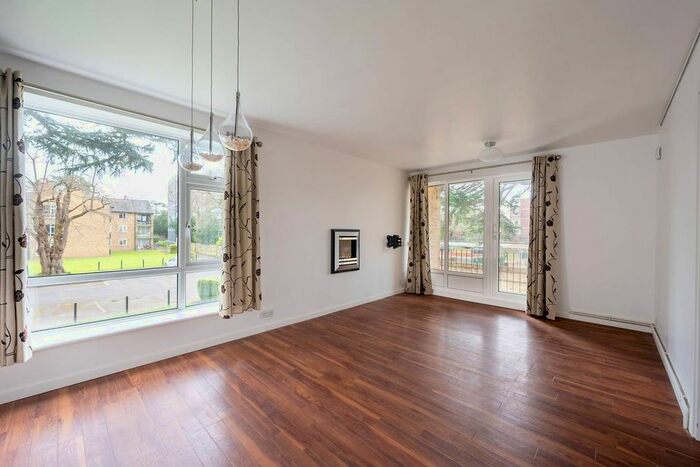 2 Bedroom Flat To Rent In Inner Park Road, Southfields, London, SW19