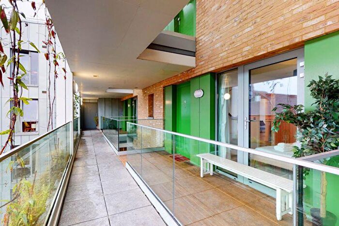 2 Bedroom Apartment To Rent In Ashwin Street, London, E8