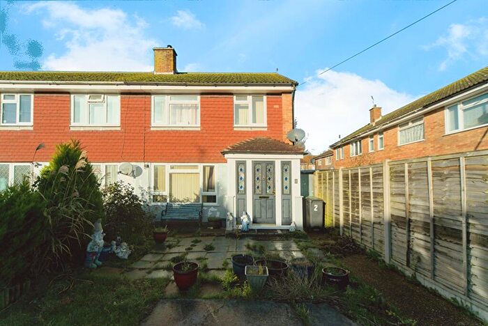 3 Bedroom End Of Terrace House For Sale In Roselands Close, Eastbourne, BN22