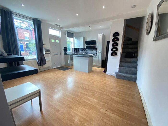 3 Bedroom Detached House To Rent In Haddon Avenue, Leeds, LS4