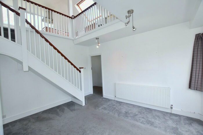 2 Bedroom Flat To Rent In Dukes Avenue, Kingston Upon Thames, Surrey, KT2