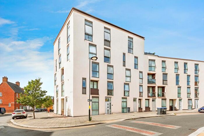 2 Bedroom Flat For Sale In High Street, Northampton, Northamptonshire, NN5