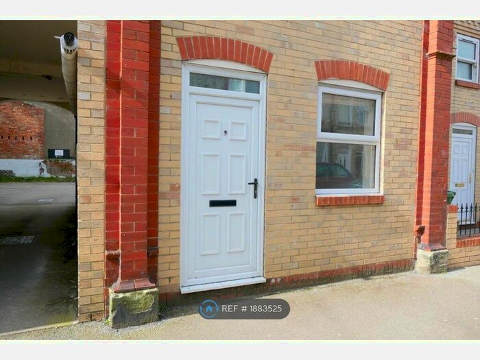 2 Bedroom Semi-Detached House To Rent In Sherwood Street, Scarborough, YO11