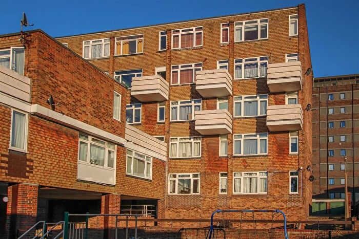 2 Bedroom Flat For Sale In Railway Square, Brentwood, CM14