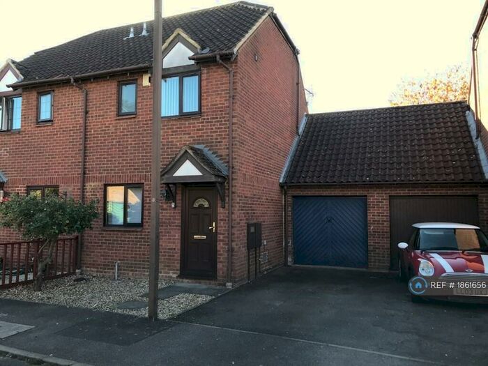 2 Bedroom Semi-Detached House To Rent In Carteret Close, Milton Keynes, MK15