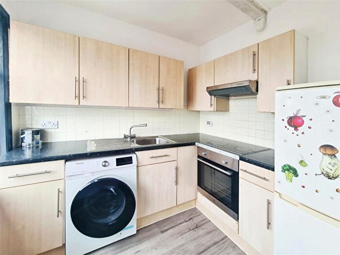 2 Bedroom Flat To Rent In Shirley Road, Southampton, Hampshire, SO15