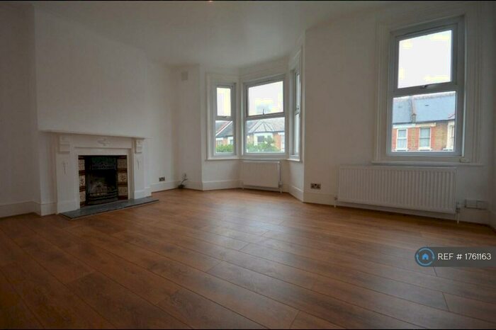 2 Bedroom Flat To Rent In Catford, London, SE6