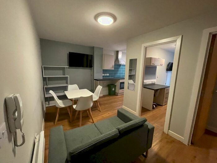 2 Bedroom Flat To Rent In Queen Street, Sheffield, South Yorkshire, S1