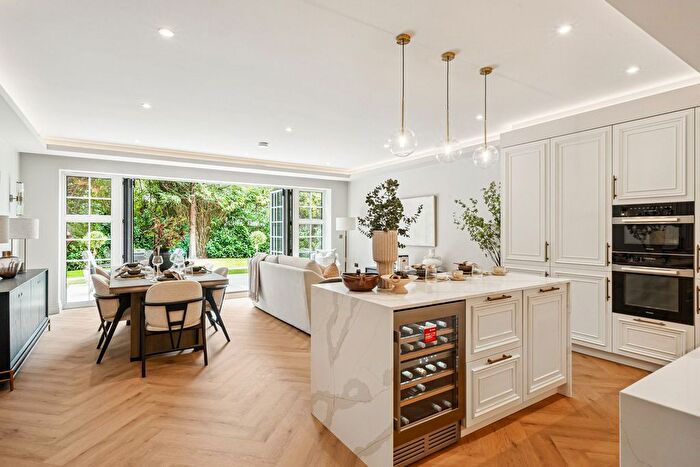 3 Bedroom Flat For Sale In Coronation Road, Ascot, SL5