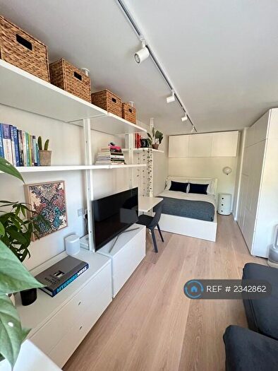 Studio To Rent In Granville Square, London, SE15