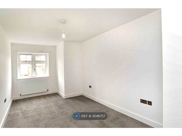 2 Bedroom Flat To Rent In Grange Road, Sutton, SM2