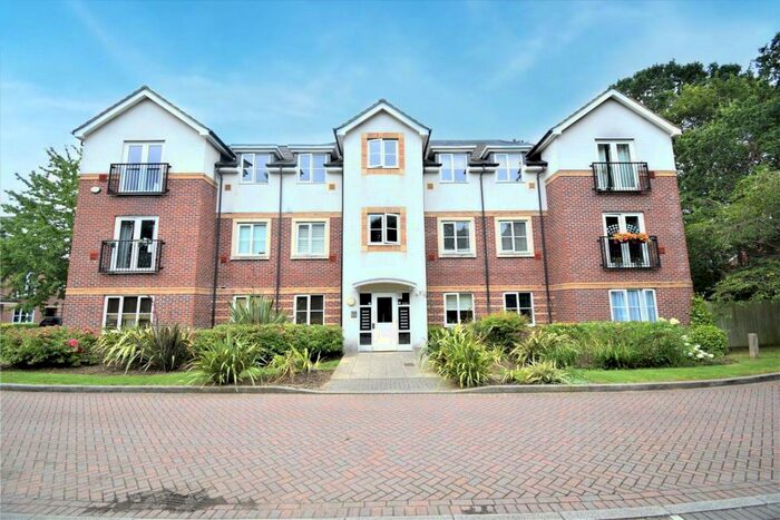 2 Bedroom Apartment To Rent In Kingswood Close, Camberley, Surrey, GU15