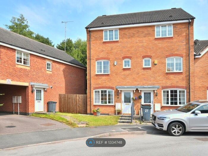 3 Bedroom End Of Terrace House To Rent In Godwin Way, Stoke-On-Trent, ST4