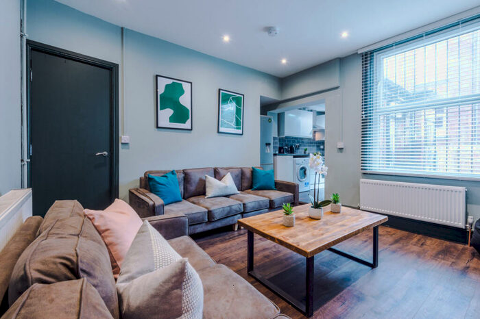 5 Bedroom Terraced House To Rent In Norwood Place, Leeds, LS6