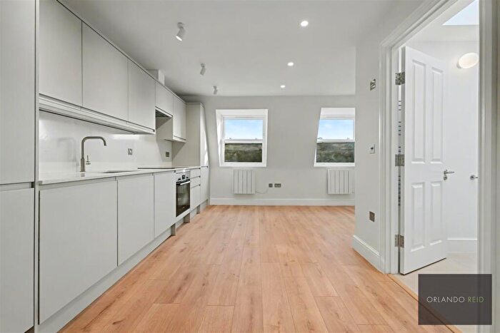 1 Bedroom Apartment For Sale In Battersea Park Road, London, SW11