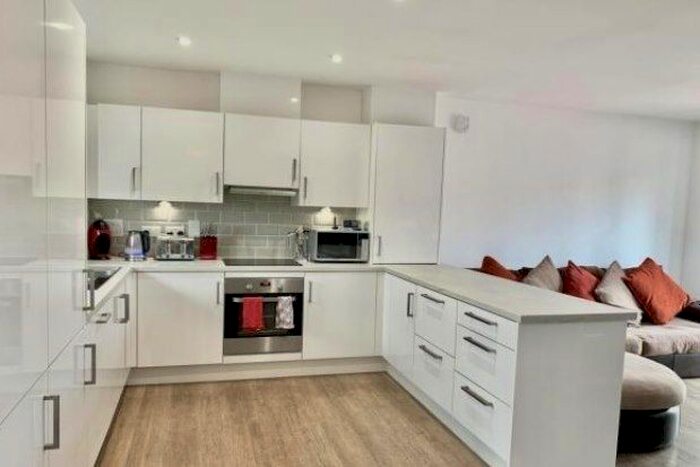 2 Bedroom Flat To Rent In Carey Lane, Waterlooville, PO7