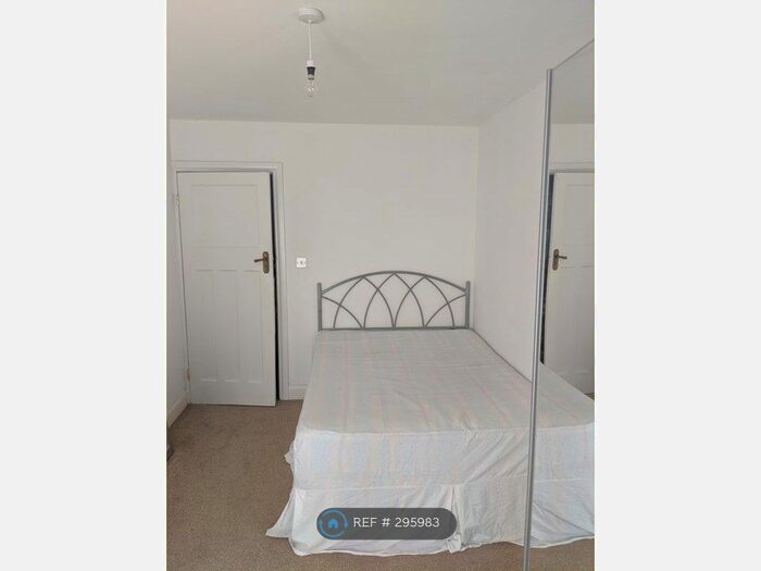 1 Bedroom Flat To Rent In Manor Park Close, West Wickham, BR4