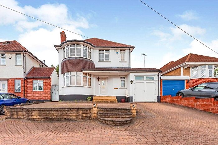 4 Bedroom Detached House To Rent In Courtlands Drive, Watford, Hertfordshire, WD17