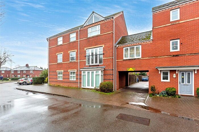 2 Bedroom Flat For Sale In Alma Road, Banbury, Oxfordshire, OX16