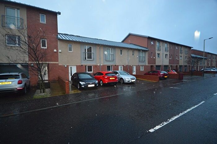 3 Bedroom Town House To Rent In Craigie Street, Stobswell, Dundee, DD4