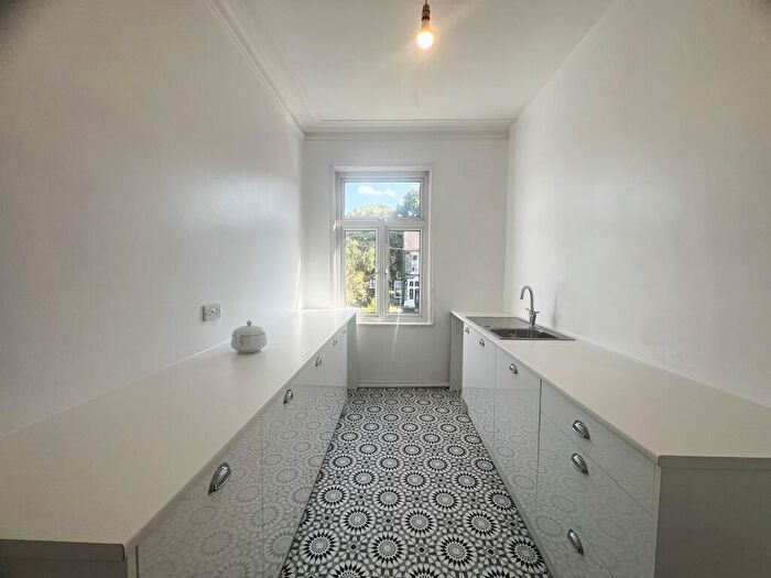 3 Bedroom Flat To Rent In Davenport Avenue, Hessle, HU13