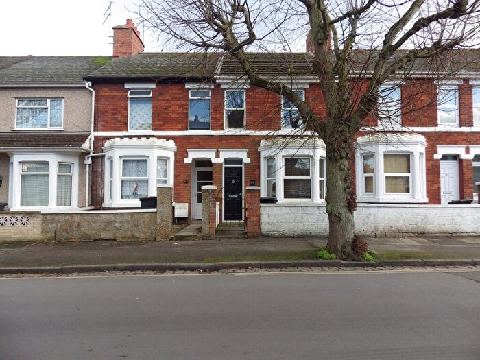 3 Bedroom Terraced House To Rent In York Road, Swindon, Wiltshire, SN1