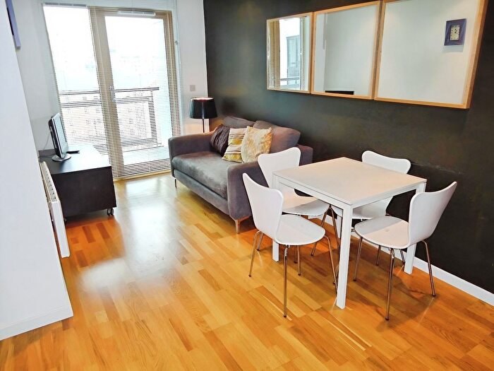 2 Bedroom Flat To Rent In Marsh Lane, Leeds, Uk, LS9