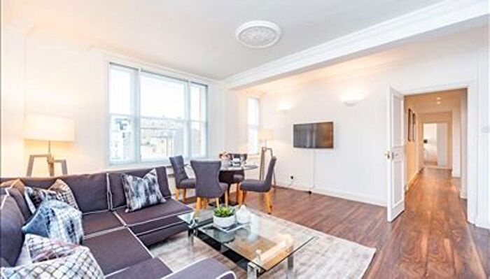 2 Bedroom Flat To Rent In Hill Street, London, W1J