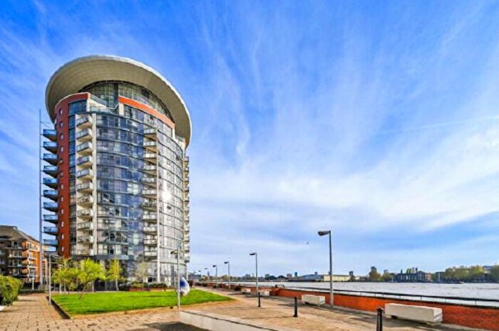 1 Bedroom Flat For Sale In Orion Point, Crews Street, Canary Wharf, E14