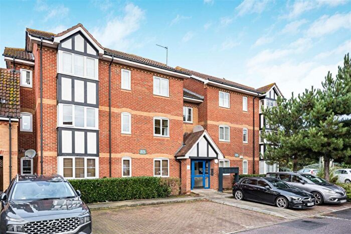 1 Bedroom Flat For Sale In Redwood Gardens, North Chingford, E4