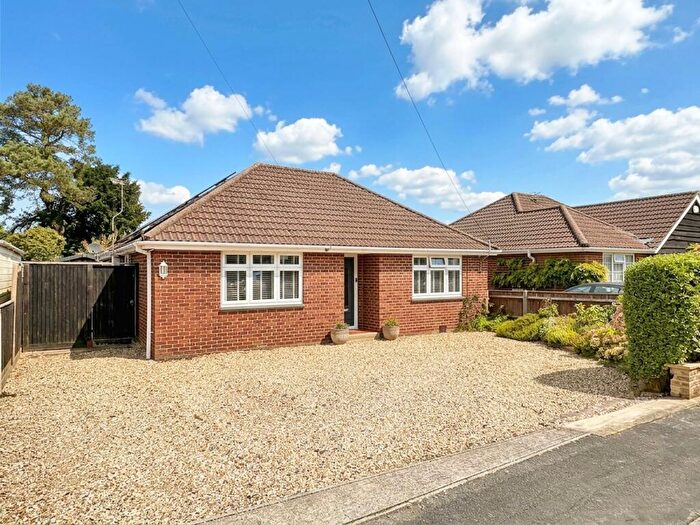3 Bedroom Detached Bungalow For Sale In Solent Road, Dibden Purlieu, SO45