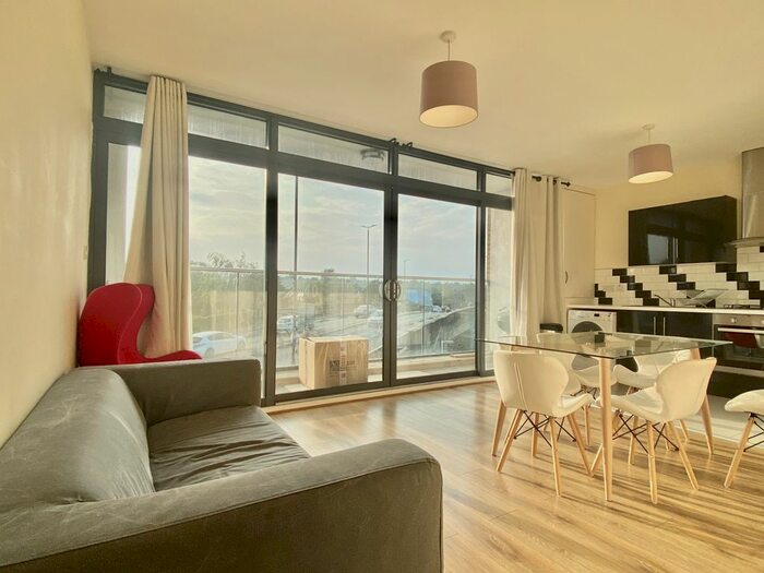 2 Bedroom Flat To Rent In Caxton Road, London, SW19