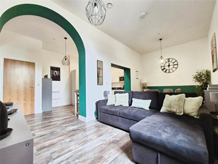 2 Bedroom Flat For Sale In New Road, Rochester, Kent, ME1