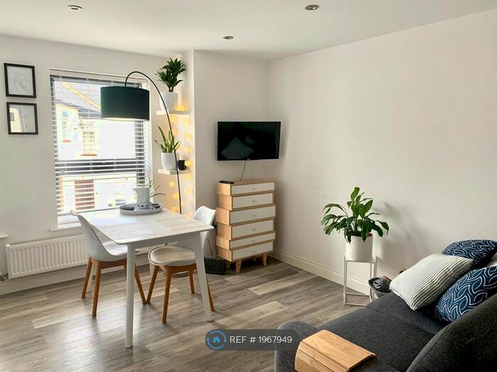 1 Bedroom Flat To Rent In Marlborough Road, Watford, WD18