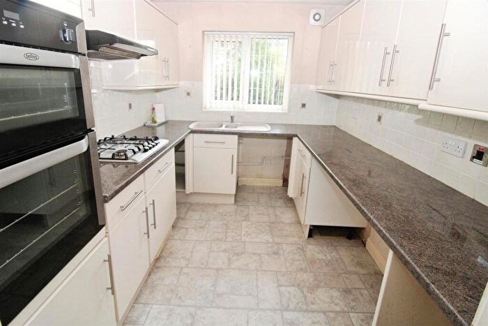 2 Bedroom Semi-Detached Bungalow For Sale In Marfleet Lane, Hull, HU9