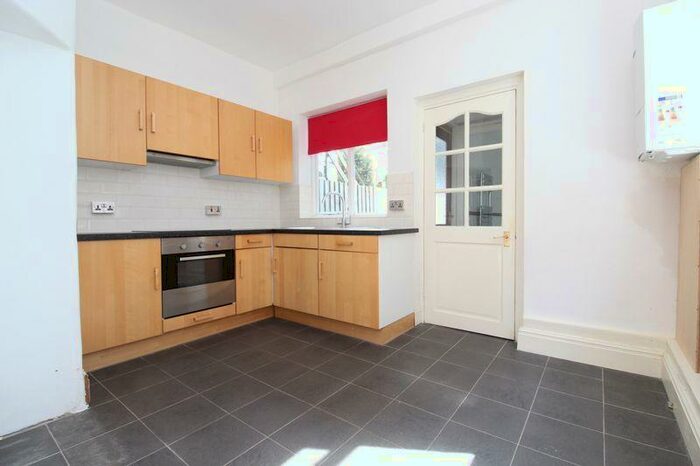 2 Bedroom Flat To Rent In Gladstone Avenue, Wood Green, N22