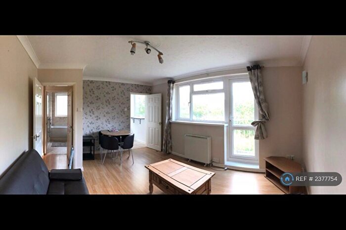 2 Bedroom Flat To Rent In Brook Court, Southampton, SO16